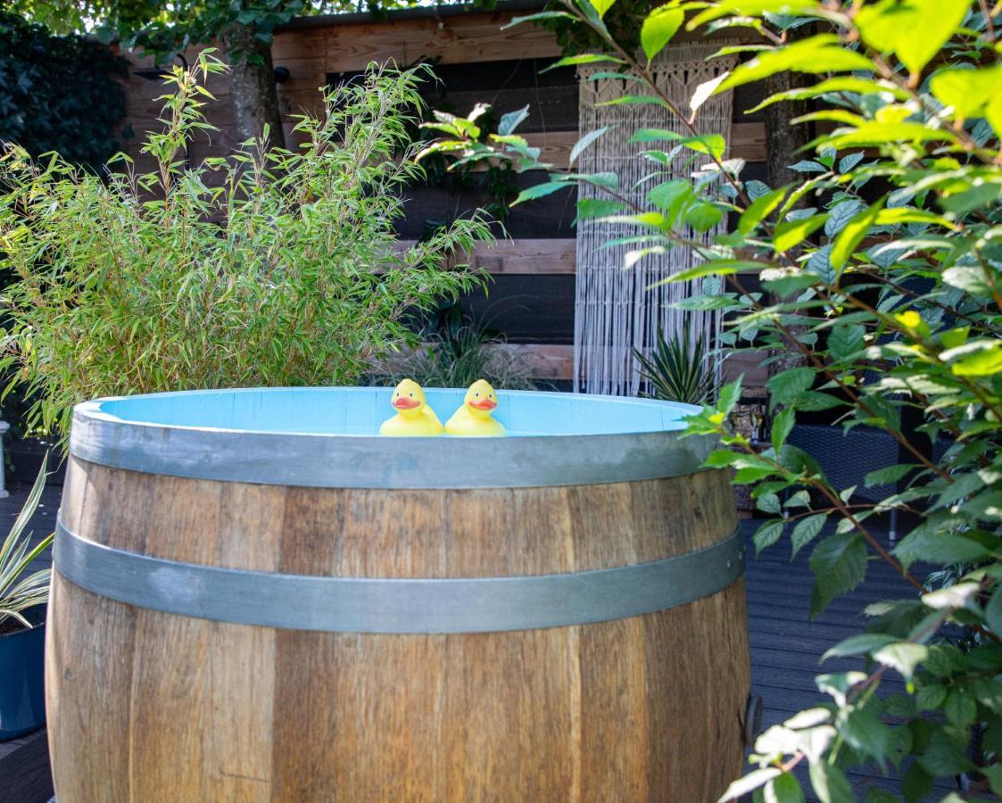 B&B Joli Met Prive Wellness Wemeldinge Exteriör bild