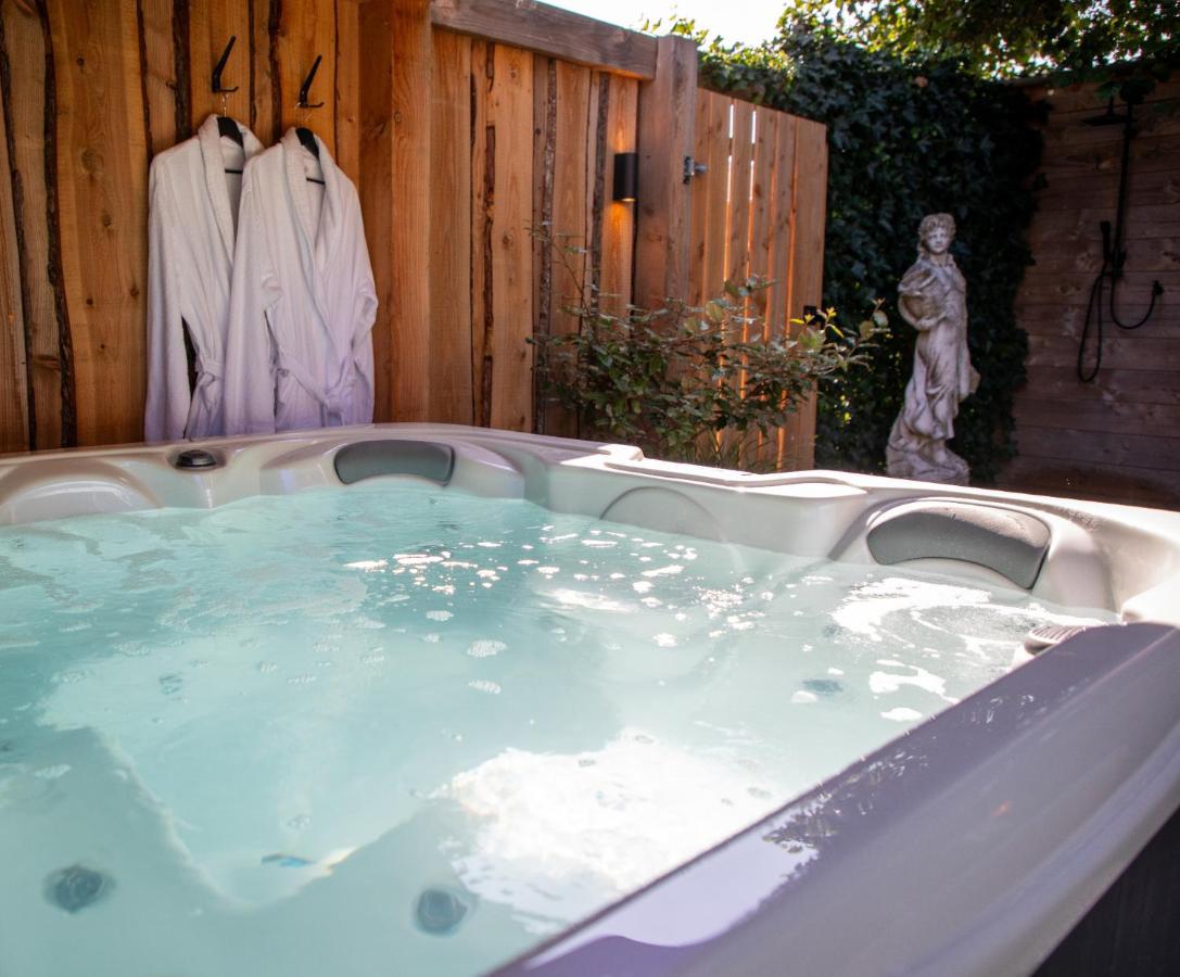 B&B Joli Met Prive Wellness Wemeldinge Exteriör bild