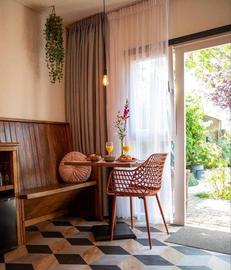 B&B Joli Met Prive Wellness Wemeldinge Exteriör bild