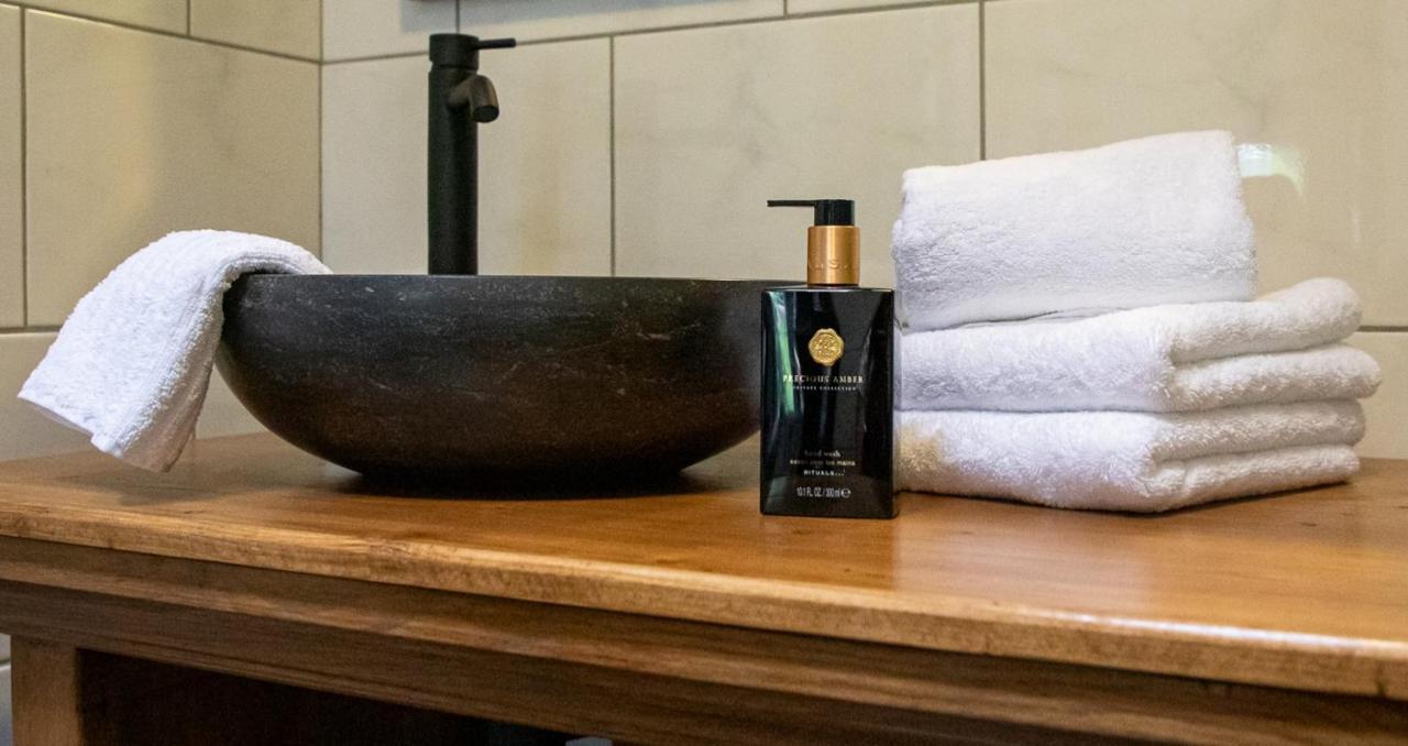 B&B Joli Met Prive Wellness Wemeldinge Exteriör bild