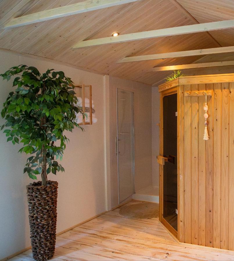 B&B Joli Met Prive Wellness Wemeldinge Exteriör bild