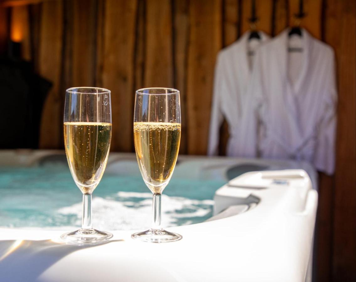 B&B Joli Met Prive Wellness Wemeldinge Exteriör bild