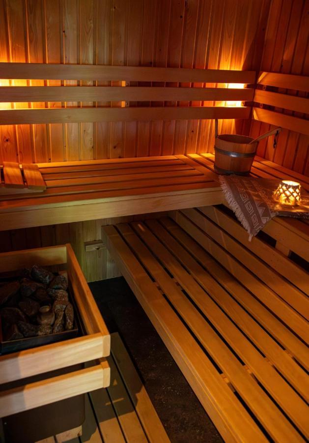 B&B Joli Met Prive Wellness Wemeldinge Exteriör bild